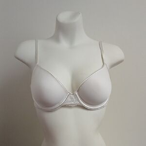 Victoria's Secret White Underwire Bra With Lace Detail